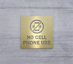 a sign that says no cell phone use