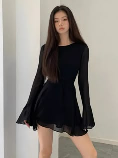 Y2k Long Sleeve Mini Dress For Summer, Y2k Style Black Mini Dress For Club, Gothic Spring Mini Dress, Black Y2k Mini Dress For Club, Summer Y2k Long Sleeve Mini Dress, Black Stretch Y2k Style Dresses, Black Stretch Y2k Dress, Fitted Y2k Backless Dress, Gothic Backless Mini Dress For Evening