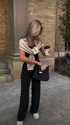 Paris Packing, What To Wear In Paris, Casual Chic Outfits, Classy Outfits For Women, Europe Outfits, Paris Outfits, Casual Chic Outfit, Fall Street Style