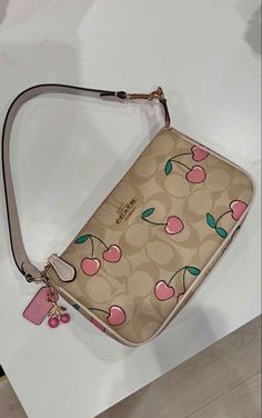 La Nina Fresa Aesthetic, Coach Valentine Bag, Coach Cherry Bag Charm, Cherry Coach Purse, Coach Cherry Collection, Coach Valentines Collection, Cherry Coach Bag, Coach Cherry Bag