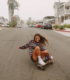 Louise Maurisset, Longboard Aesthetic, West Coast Tattoo, Surfer Aesthetic, Skateboard Outfits, Skate Vibes, Skate Fits, California Winter, Musician Photography