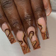 Acrylic Nails Swirl Design, Nails Swirl Design, Nails Swirl, Ongles Bling Bling, Swirl Nail Art, Stilleto Nails Designs, Bling Nail Art, Nails Bling, Gold Acrylic Nails