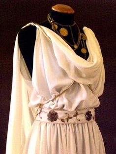 Roman Clothes Women, Greek Inspired Clothes, Greek Women Fashion, Ancient Roman Female Clothing, Ancient Greece Princess, Roman Aesthetic Outfit, Roman Princess Dress, Greek Wedding Dress Traditional, Ancient Roman Fashion Women