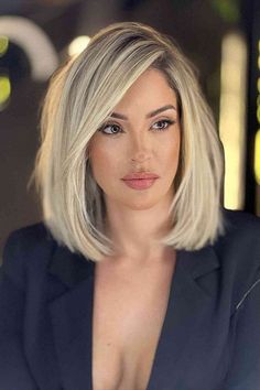 Professional Shoulder-Length Straight Blonde Bob Haircut Long Bob Haircuts, Haircuts For Medium Hair, Long Bob Hairstyles, Chic Hairstyles, Medium Hair Cuts, Shoulder Length Hair, Medium Length Hair Cuts, Professional Hairstyles