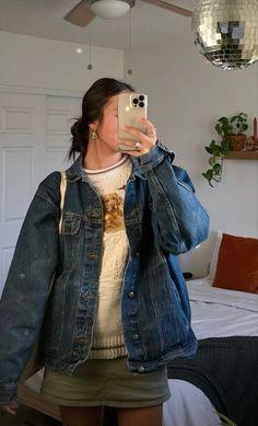 Vintage Sweater Outfit, How To Have Style, Denim Jacket Outfit, Looks Street Style, Swaggy Outfits, Fashion Mistakes, Outfit Inspo Fall, Dream Clothes, Fall Winter Outfits