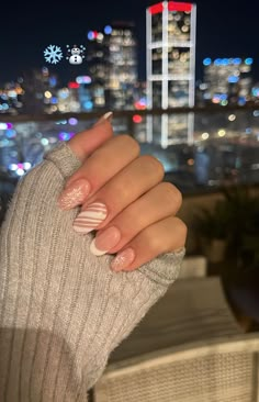 Christmas Nails Matching With Bestie, Nails Short Acrylic Christmas, Cute Simple Winter Nails Acrylic, Christmas Proposal Nails, Small Acrylic Nails Christmas, Acrylic Christmas Nails Holiday, Cute Christmas Nail Ideas For Teens, Nail Inspo 11-12, Winter Nail Ideas Simple Gel