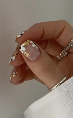 Floral Gel Nails, Glitter Toe Nails, Clear Nail Designs, Spring Nail Ideas, Tape Nail Art, Retro Nails, Magic Nails, Nail Art Ombre, Classic Nails