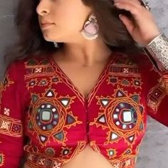 Kathiyawadi Dress, Kachi Work Blouse, Navratri Top, Lengha Blouse Designs, Choli Blouse Design, Fashion Jeans Outfit, Long Blouse Designs