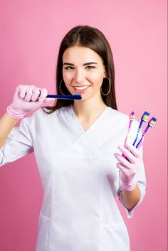 Dental Student Photoshoot, Dentist Photography Ideas, Dental Hygienist Photoshoot, Dental Photography Photo Ideas, Dentist Pictures, Dentist Photoshoot, Dentist Photography, Orthodontics Marketing