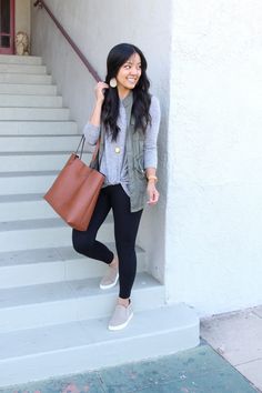 Outfits With Leggings And Sneakers, Outfit Ideas With Leggings Casual, Comfy Fall Outfits With Leggings, Taupe Sneakers, Taupe Outfit