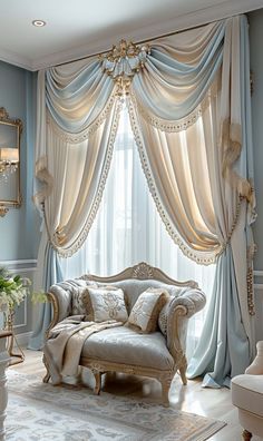 Formal Living Room Curtains, Curtain Ideas For Living Room Elegant, Beautiful Curtains Bedroom, Home Reception Interior Design, Royal Curtains, Luxury Curtains Living Room, Curtain Designs For Bedroom, French Living Room, Cozy Window Seat