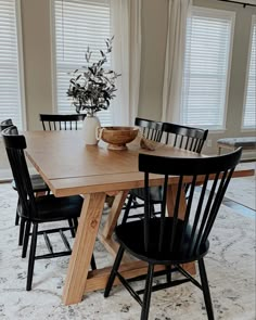 Farmhouse dining room table with black chairs Light Dining Room Table With Black Chairs, Round Kitchen Table With Black Chairs, Rooms To Go Kitchen Sets, Medium Size Dining Room Ideas, Dining Room Brown Table Black Chairs, White Washed Dining Room Table, Kitchen Table Modern Farmhouse, Basement Table And Chairs, Small Dining Room Inspiration Modern