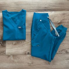 Xxs Catarina Top Xxs Petite Jogger Pants Color Is Pacific Blue, Limited Edition Color The Scrubs Are New Without Tags Other Available Colors Based On Po Numbers: Po 2200: Purple Shadow Po 1960: Deep Purple Po 2039: Auburn Po 2042: Hunter Green Po 1449: Heather Olive Po 1579: Winning Blue Po 1660: Denim Po 1429: Graphite Po 2153: Dark Space Gray Po 1875: Hydrogreen Po 1620: Moss Navy All My Scrubs Are From The Original Release So The Drawstrings Maybe Different From What Is Currently Selling On T Carribean Blue Scrubs, Caribbean Blue Scrubs, Dental Scrubs Uniform, Dental Hygienist Scrubs, Nurse Fashion Scrubs, Purple Shadow, Dental Scrubs, Nurse Aesthetic, Cute Scrubs