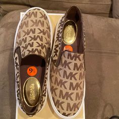 Summer Is Around The Corner And Time To Dress Up Those Shorts, Jeans, Skirts And Dresses With A Nwt Mk Michael Kors Logo Slip-On Sneakers. Keep It Clean And Neat In Its Own Michael Kors Shoebox Leopard Print Sneakers, Rose Gold Sneakers