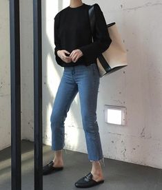 pinterest || macselective Casual Jean Outfits, Trousers And Loafers, Black Loafers, Black Trousers, Work Outfits Women, Black Sweater, Classic Outfits, Mode Inspiration