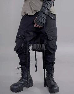 Typ: Spodnie Techwear

 Projekt: Techwear, streetwear

 Spodnie techniczne: Spodnie techniczne to idealne uzupełnienie stroju technicznego.

 Najwyższa jakość: Wzmocnione szwy, wygodne w noszeniu, miękkie w dotyku

 Materiały: Poliester

 Można prać w pralce w temperaturze 30 °C (86 °F)




 Spodnie cargo spadochronowe dla mężczyzn

 Postaw na niezrównane połączenie funkcjonalności i elegancji dzięki naszym męskim spodniom typu Parachute Cargo , zaprojektowanym dla nowoczesnych poszukiwaczy przygód, którzy cenią styl na równi z praktycznością.

 Projekt zawiera wiele dużych kieszeni, strategicznie rozmieszczonych, aby ułatwić dostęp i zmaksymalizować pojemność bez uszczerbku dla stylu. Te kieszenie są idealne do noszenia wszystkich niezbędnych rzeczy — telefonów, portfeli, kluczy i inny Techwear Pants, Techwear Outfits, Chest Rig, Jewelry Chest, Cyberpunk Fashion, Vest Shirt, Pants Design, Short Socks, Cargo Pants Men