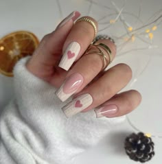 Valentines Nail Inspo Pink, Valentines Day Sweater Nails, Sweater Heart Nails, Pink And White Valentines Nails, Pink Heart Nails, Cute Winter Nails, Floral Nail Designs, Fancy Nails Designs, Floral Nail