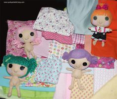 there are many dolls on the bed together