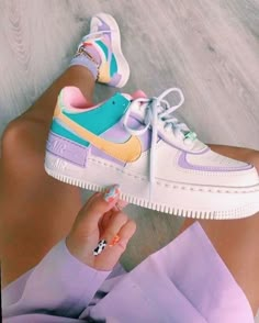 Sepatu Air Jordan, Sneaker Nike, Nike Shoes Air Force, Dr Shoes, Trendy Shoes Sneakers, Jordan Shoes Girls, Custom Nike Shoes, Nike Air Shoes, Cute Nike Shoes