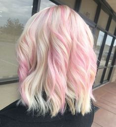 Platinum With Pink Highlights, Pink Mermaid Hair, Subtle Fashion Hair Color, Light Pink Ombre Hair, Pink Hair Color Ideas For Blondes, Short Light Pink Hair, Blonde Pink Highlights, Blonde Mermaid Hair, Pink Streaks In Blonde Hair