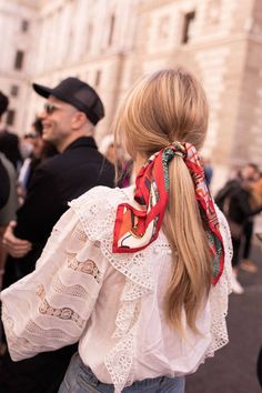 Scarf from Max Mara at the David Koma show. Color Hair Styles, Summer Hair Accessories, Beauty Hair Color, Ports 1961, London Fashion Weeks, Silk Scarf Style, Head Scarf Styles, Pretty Scarves