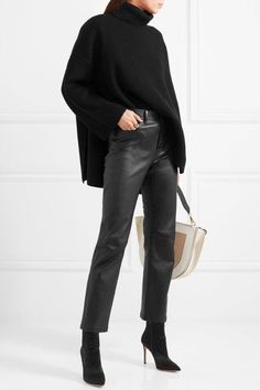 Black Turtleneck Outfit, Turtleneck Sweater Outfit, Lederhosen Outfit, Turtleneck Outfit, Leather Pants Outfit, Charlotte Chesnais, Black Leather Pants, Winter Mode