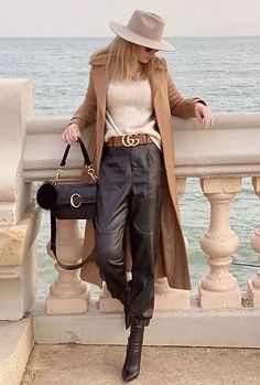 Chique Outfits, Black Leather Pants, Mode Casual, Work Wear Women, Casual Winter Outfits, Business Casual Outfits, Moda Fashion, Look Fashion