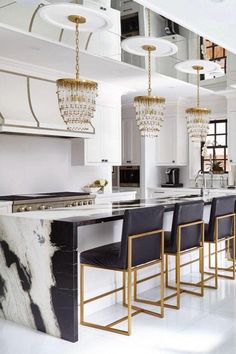 Kitchen Design Ideas Modern Kitchen Island Design, Interior Art Deco, Art Deco Kitchen, Marble Countertops Kitchen, Kitchens Luxury, Modern Kitchen Island, Classic Kitchen, White Kitchen Design, Marble Counter