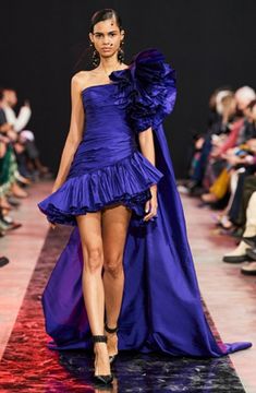 Sfilata #ElieSaab @ElieSaabWorld #FW20 #moda #outfit #look #fashion #fashionstyle #fashionista #fashionblogger #houtcuture 