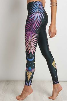 Please Re-Pin for later 😍💞 women's leggings, women's leggings outfits business casual, workout clothes women's leggings, women's fashion leggings, women's fashion casual leggings Nike Leggings Women, Nike Women Outfits, Cute Golf Outfit, Women Leggings Outfits, Christmas Outfit Casual, Leggings Outfit Winter, Leggings Outfit Fall, Leggings Outfit Casual, Hot Pant