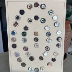 there are many different buttons on this board