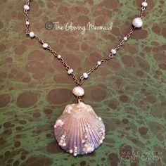 Mermaid Necklace Diy, Mermaid Accesories, Mermaid Shell Necklace, Glowing Mermaid, Seashell Necklaces, Altered Jewelry, Mermaid Accessories, Wire Ideas, Mermaid Stuff