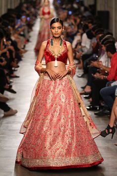 Lehenga Choli Pakistani, Blouses For Saree, Lehenga Half Saree, Bridal Pakistani, Fashion Lehenga, Fashion Over The Decades, Saree Casual, Party Wear Pakistani, Indian Closet