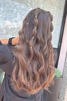 Hair Inspo 4th Of July, Cute Hairstyles For Medium Hair 4th Of July, Hair Styles For Carnival, County Fair Hairstyles, Cute Hair For Dances, Morgan Wallen Concert Hairstyles, 4th Of July Hairstyles Bubble Braid, Cute Forth If July Hairstyles, Senior Picture Hairstyles Braids