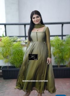 Saree To Churidar Designs, Churidhar Stiching Designs, Anarkali Dresses For Women, Chiffon Kurti Design Style, Long Frock Neck Designs For Women, Anarkali Dress Neck Designs, Neck Models For Chudidhars, New Churidar Designs, Chudithar Designs For Stitching