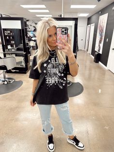 #hairstylistootd #hairdresserootd #hairstylistootdinspo #hairdresserootdinspo #hairstylistinspo #hairdresserinspo #hairdresser #ootd #hairdresserclothing #hairstylistclothing #clothing Salon Workers Outfits, Cosmologist Outfits, Hair Dresser Aesthetic Outfits, Hairstylists Outfits, Hairstylist Outfits For Work Winter, Hairstylist Outfits For Work Summer, Hair Salon Outfits, Hairdresser Outfit, Salon Outfit Ideas Stylists