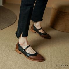 Lasaky - Premium Two-Tone Leather Shoe with Square Heel, Round Toe, Buckle Closure, Shallow Mouth, Genuine Cowhide, Retro Style, Low Heel Mary Jane Style Oxford Shoes, Color Block Shoes, Oxford Shoes Style, Brogues Style, Block Shoes, Quoi Porter, Jeans Claro, Vintage Flats, Shoes Spring