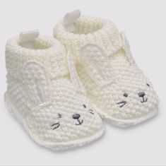 a pair of crocheted baby shoes with bunny ears