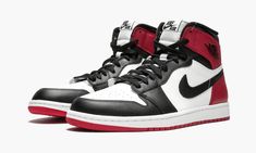 One of the celebrated original colorways of the Air Jordan 1 from 1985, the “Black Toe” edition features a look similar to the “Chicago” colorway but with a different take on the color blocking. This 2013 release was the first time that the “Black Toe” colorway was retroed in the Jordan 1 High's OG construction complete with an accurate shape and Nike Air branding on the tongue. Panda Shoes, Air Jordan 1 Mid Black, Jordan Sneaker, Nike Air Jordan 1 Mid, Womens Air Jordans, Jordan 1 High Og, Air Jordan 1 Retro High Og, Air Jordan 1 Retro High, White Shoes Women