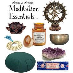 Meditation Essentials Guide Crystal Altar Sacred Space, Buddhist Room, Mystical Bedroom, Bohemian Homes, Yoga Meditation Room, Meditation Guide, Bedroom Cozy, Crystal Altar