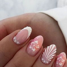 Bali Nails Design, Cute Summer Nails Acrylics, Acrylics Summer, Bali Nails, Flower Acrylic Nails, Cool Nails, Preppy Nails, Blooming Gel, Beachy Nails