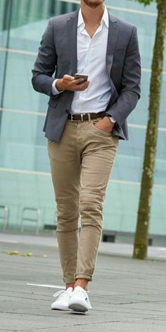 Real Estate Fashion Men, Presentation Outfit Men, Witte Sneakers Outfit, Husband Outfits, Classy Man, Sneakers Guide, Beige Hose, How To Wear Blazers, White Sneakers Outfit