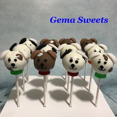 there are many cake toppers made to look like dogs