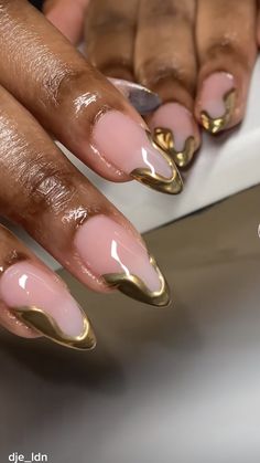 Chrome Nails On Black Women, Gold Simple Nails, Almond Nails Black Women, Gold Metallic Nails, Gold Wedding Nails, Nails By Skin Tone Range, Chrome Summer Nails, Light Blue Chrome Nails, Summer Chrome Nails