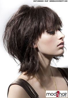 Frisuren Bilder: Unregelmäßig gestufter Bob mit großzügigem Pony - Frisuren, Haare #bob-frisuren-ideen Uneven Haircut, Perfect Curly Hair, 2015 Hairstyles, Halo Hair, Hair Images, Hair Pictures, Short Hairstyles For Women, Hair Dos