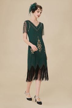 This fringed dress is classic vintage look for a modern woman. The eyecatching design features art deco print and unique vintage style which bring you back to the roaring twenties. Features: V neck design in both front and back Sheer mesh sleeves design Side zipper closure Blinking beads and sequins Note: This dress comes with an unique size chart. Be sure to select your ideal fit from the chart before making your purchase. 1920s Dress Vintage, Great Gatsby Dresses, 1920s Dresses, Fringe Flapper Dress, Black Fringe Dress, V Neck Design, Feather Headpiece, The Roaring Twenties, Gatsby Dress