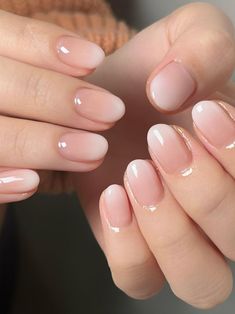 nude and white ombre nails Ombre Nail Colors, Ombre French Nails, Ombre Gel Nails, Dekoratívne Vence, Faded Nails, Ombre Manicure, Pink Ombre Nails