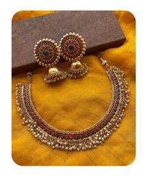 Jewelry Set For Saree, Necklace For Traditional Wear, South Indian Jwellary Look, Traditional Choker Indian Jewelry, South Indian Jewelry Sets, Temple Jewellery Bangles Antiques, Gold Necklace South Indian Jewelry, Necklace South Indian Jewellery, South Indian Pearl Jewellery