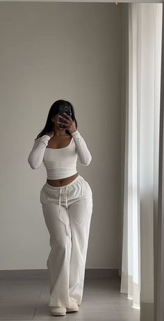 Sweatpants Sleepwear Outfit, All White Fit, All White Outfits, Casual Date Night, Effortlessly Chic Outfits, Cute Lazy Day Outfits, Looks Black