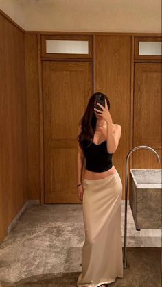 Hot Classy Outfits For Women, Elegant Vacation Outfits Classy, Light Feminine Energy Outfits, Cute Cafe Outfits, Beige Satin Skirt Outfit, Lunch With Friends Outfit, Romantic Body Type Outfit, Long Torso Short Legs Outfits, Looks Cinema